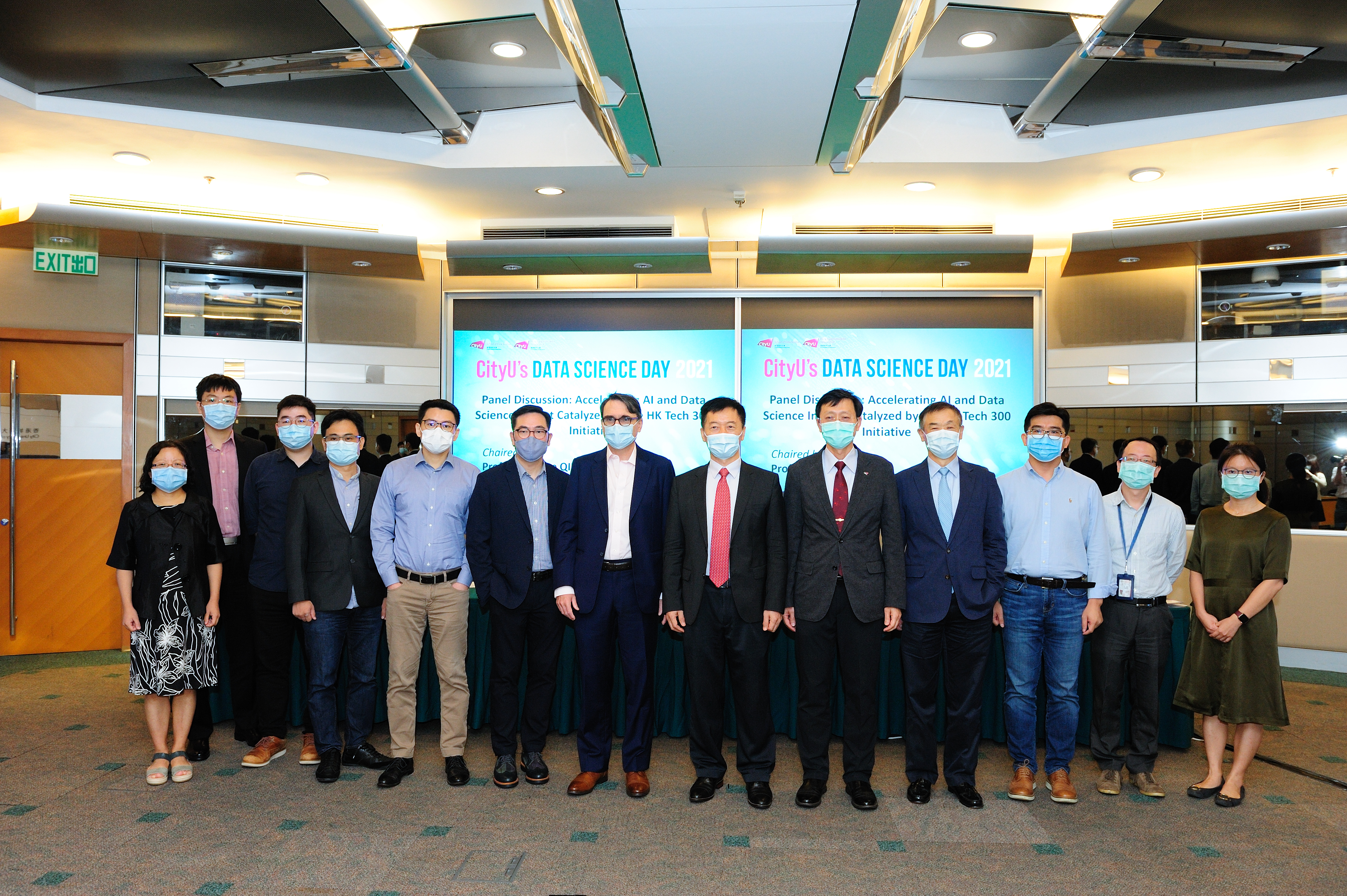 A panel discussion on “Accelerating AI and Data Science Impact Catalyzed by the HK Tech 300 Initiative” presided by CityU scholars and moderated by Prof QIN was held in the late morning.